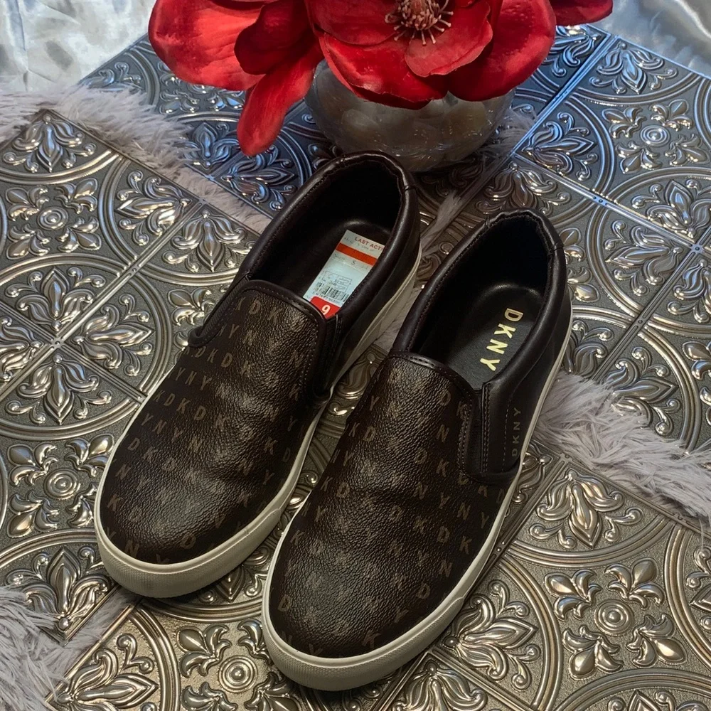 🌹DKNY • Signature Women’s Dark Brown Leather Monogram Slip-On Sneakers.• •